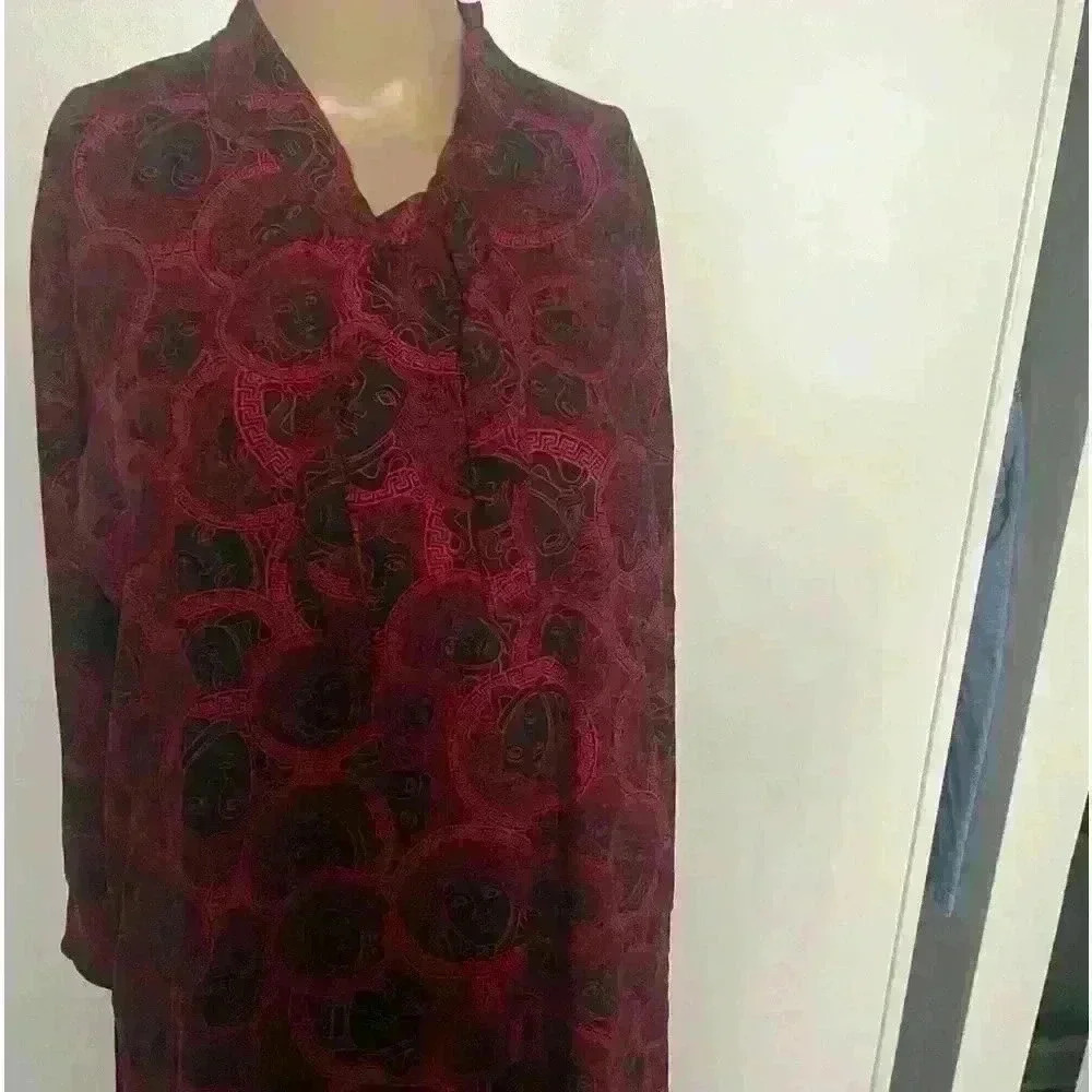 Sexy cute two piece lounge or casual outing size small no visible sign of flaws - Picture 2 of 5